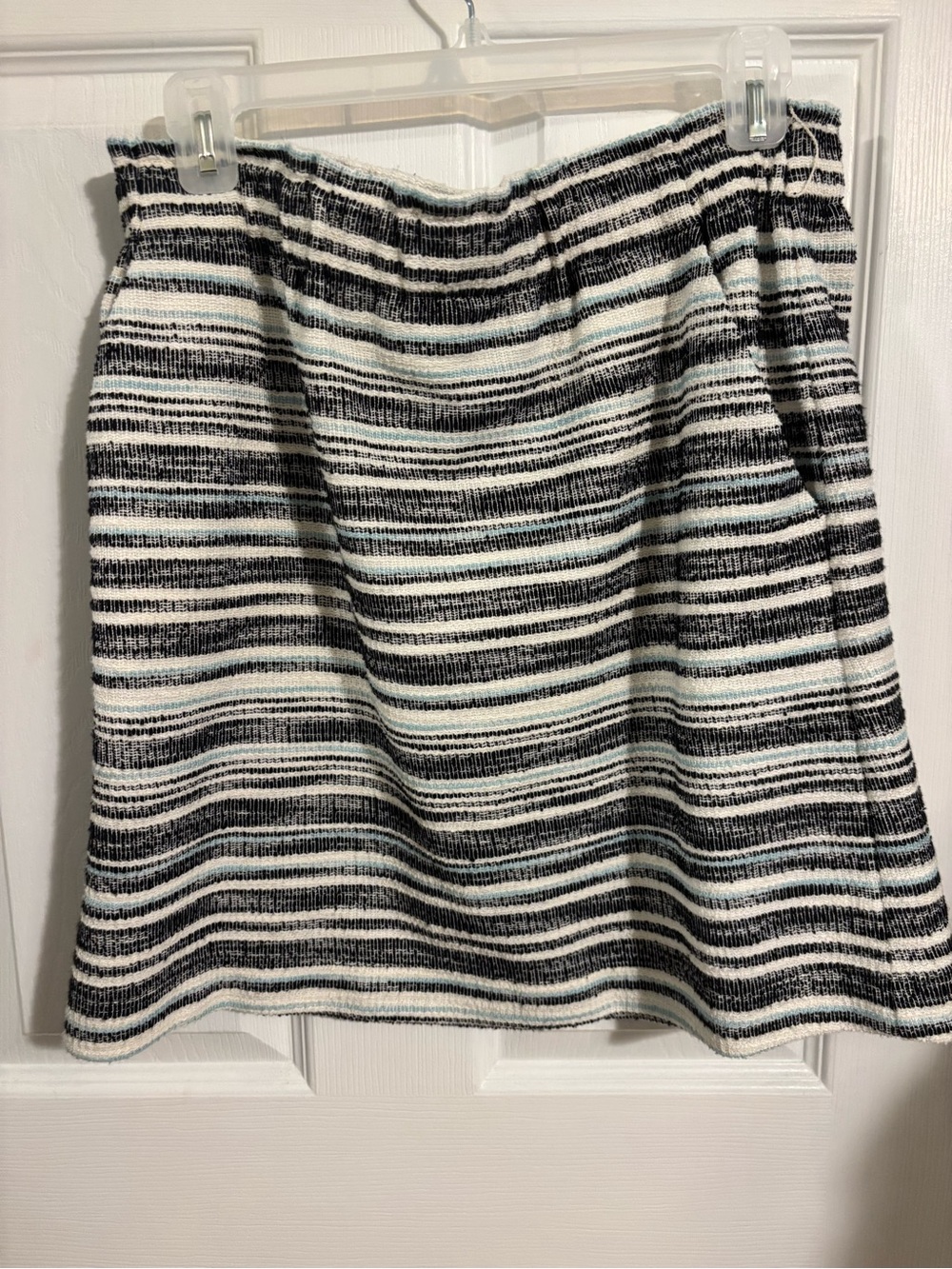 😍LOFT Navy & White Striped Knit Skirt Size medium
